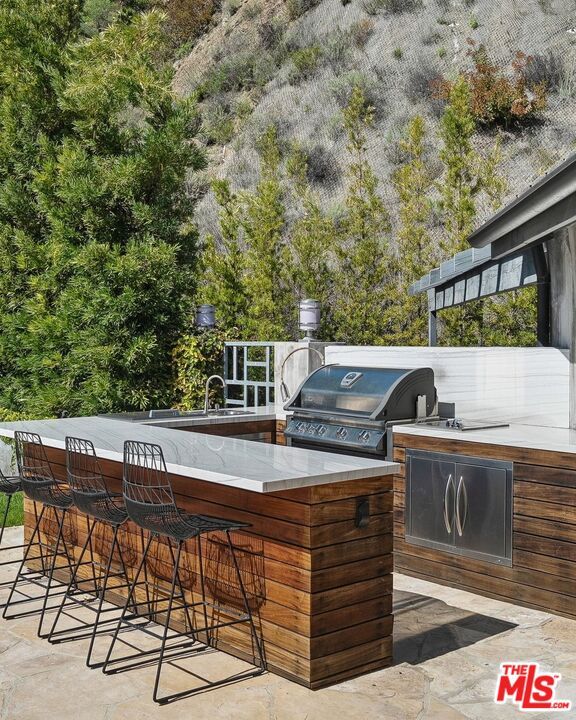 Exterior, Outdoor Kitchen