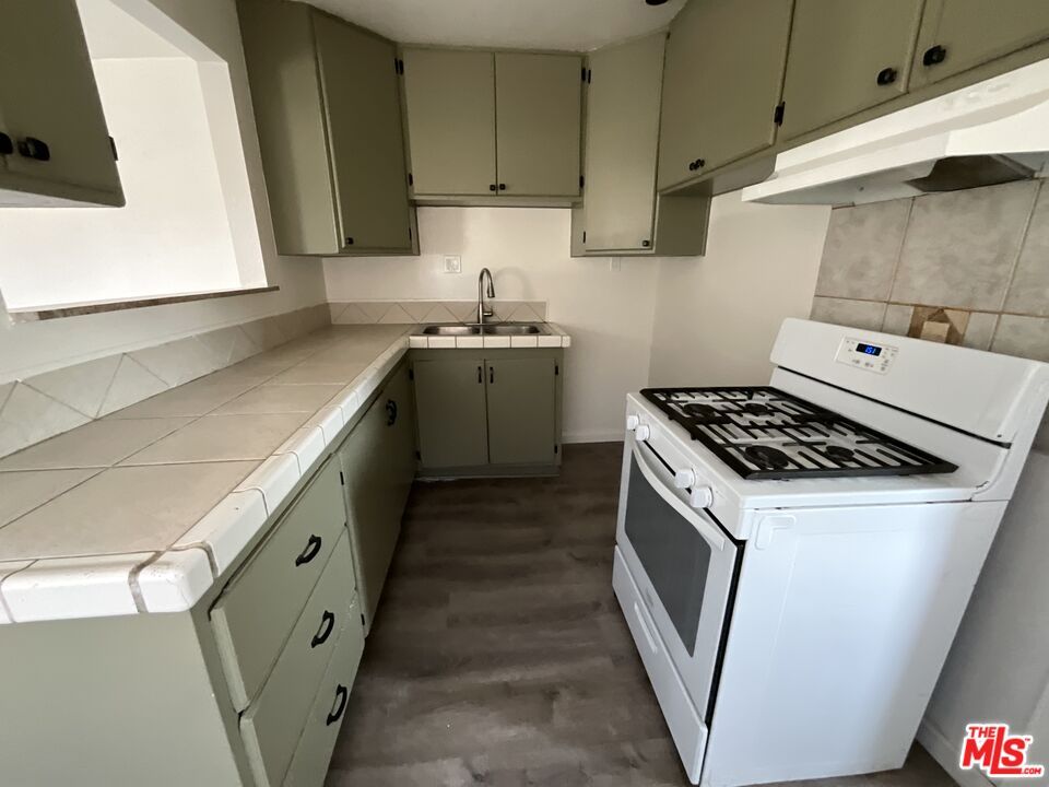 Interior, Kitchen, Tile Countertops