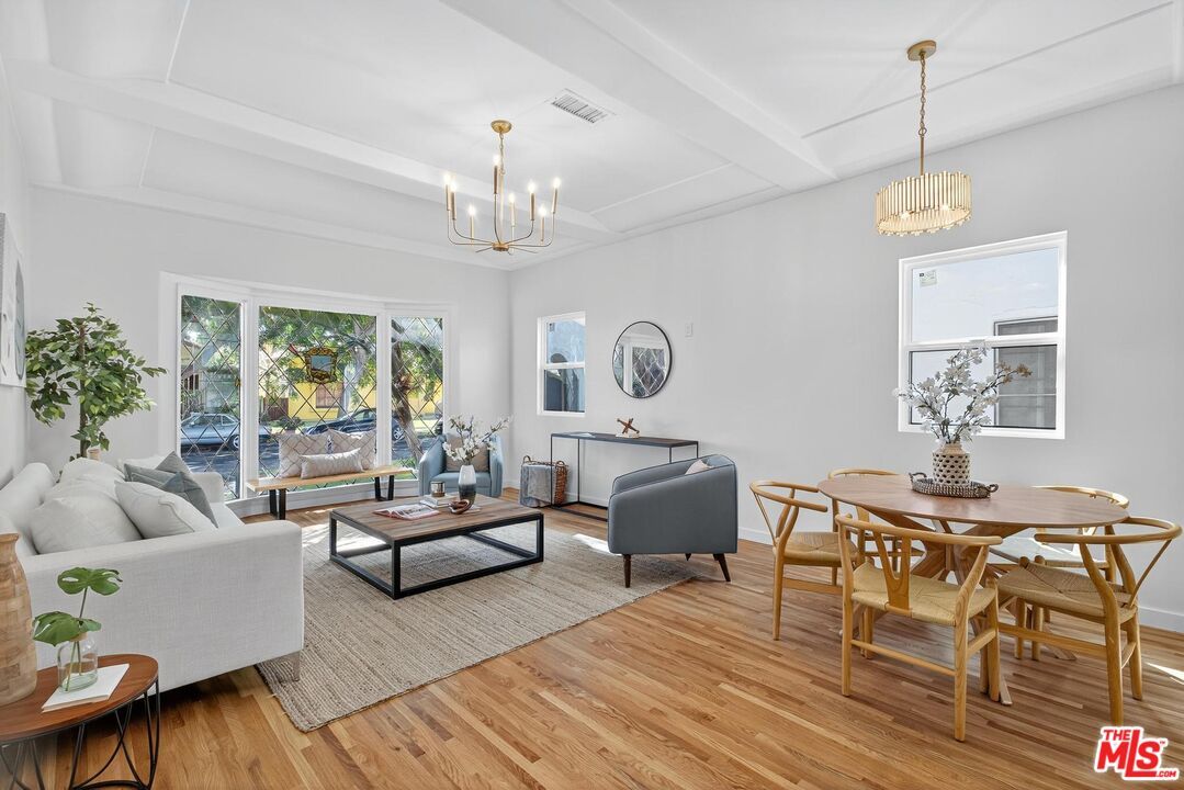Chandelier, Dining room, Interior, Living room, Pendant Lights, Wood Texture Flooring