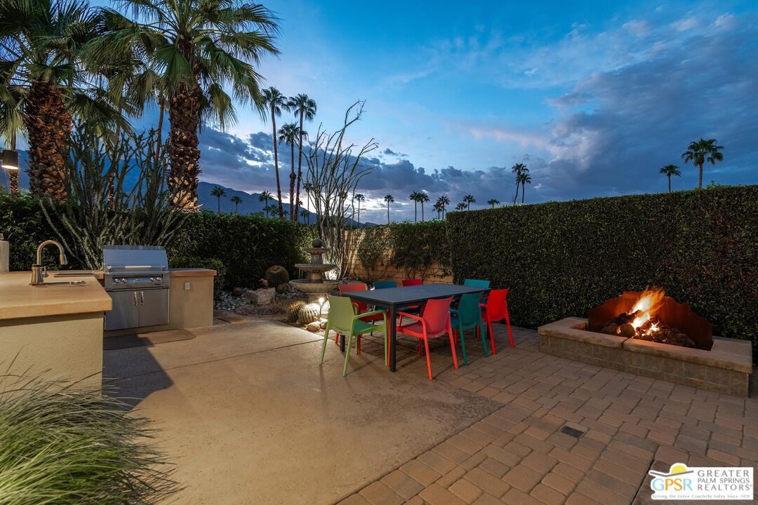 Exterior, Outdoor Kitchen