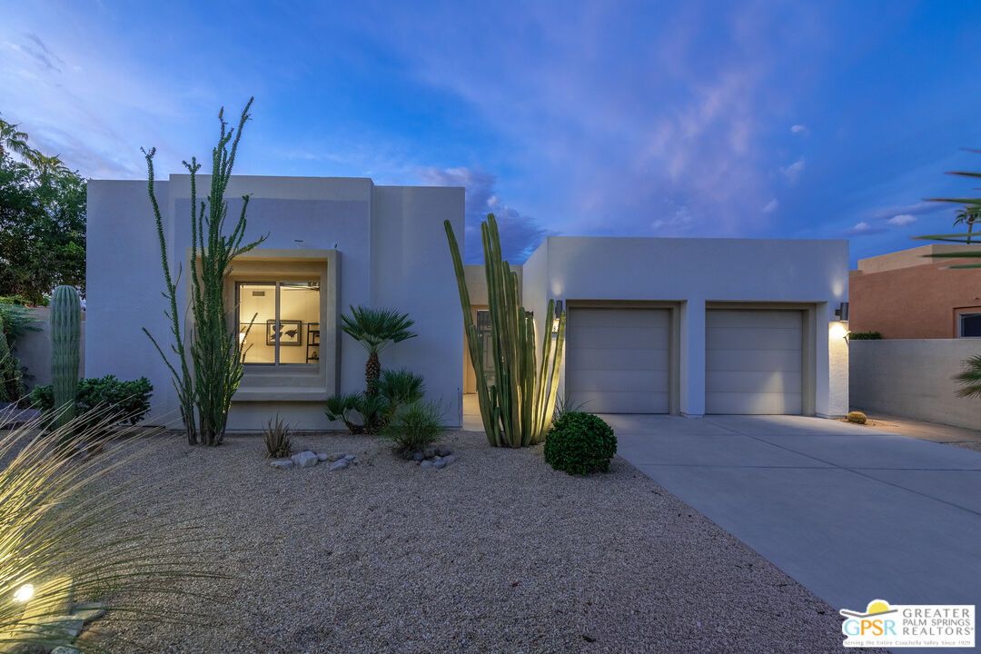 Attached, Exterior, Facade, Modern