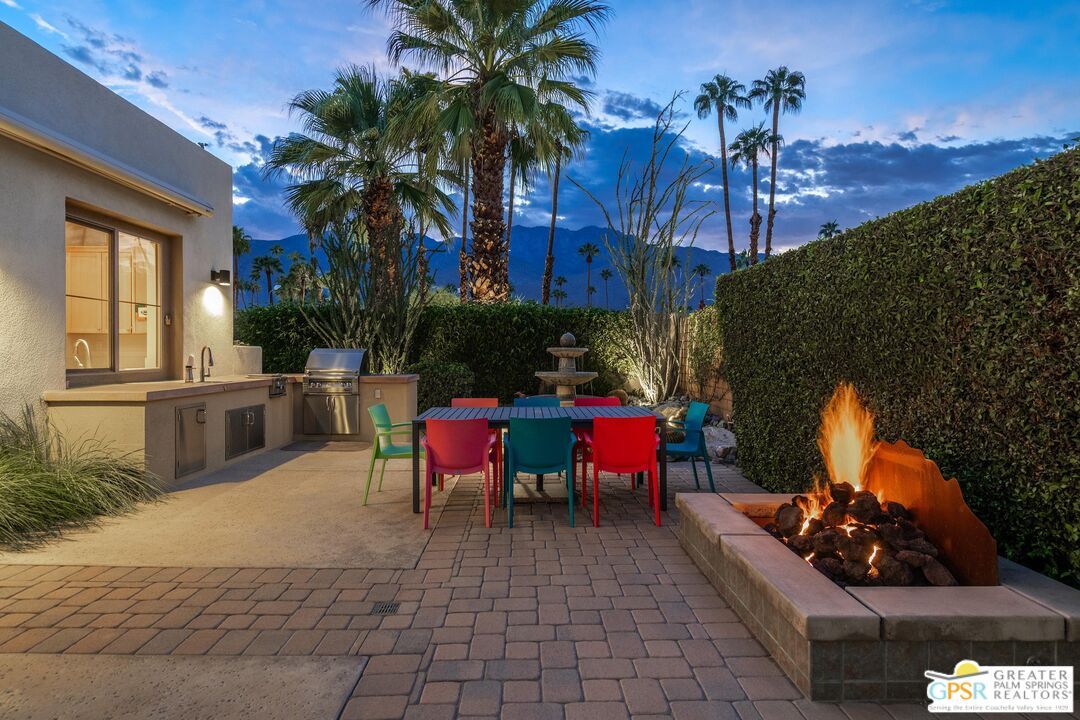Exterior, Outdoor Kitchen