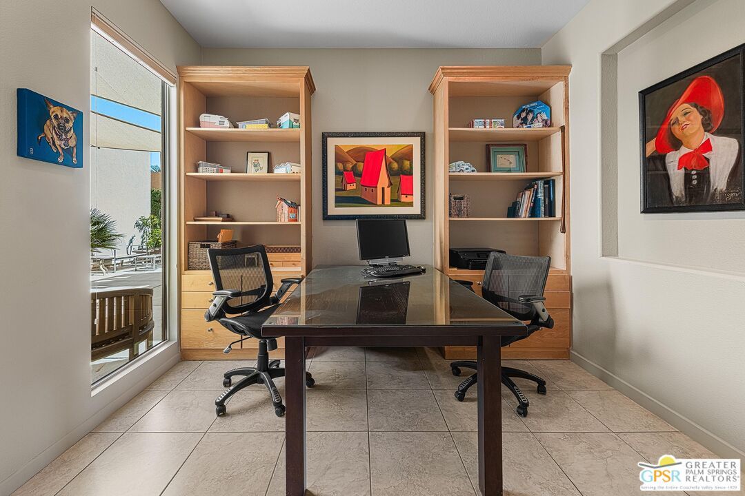 Home Office, Interior