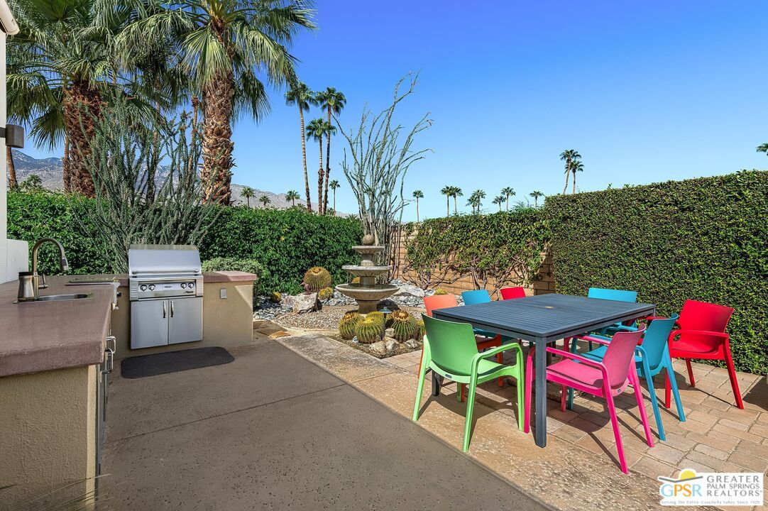 Exterior, Outdoor Kitchen