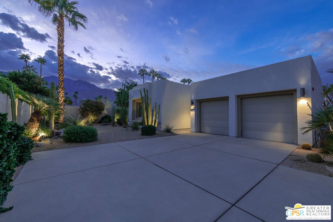 Attached, Exterior, Facade, Modern