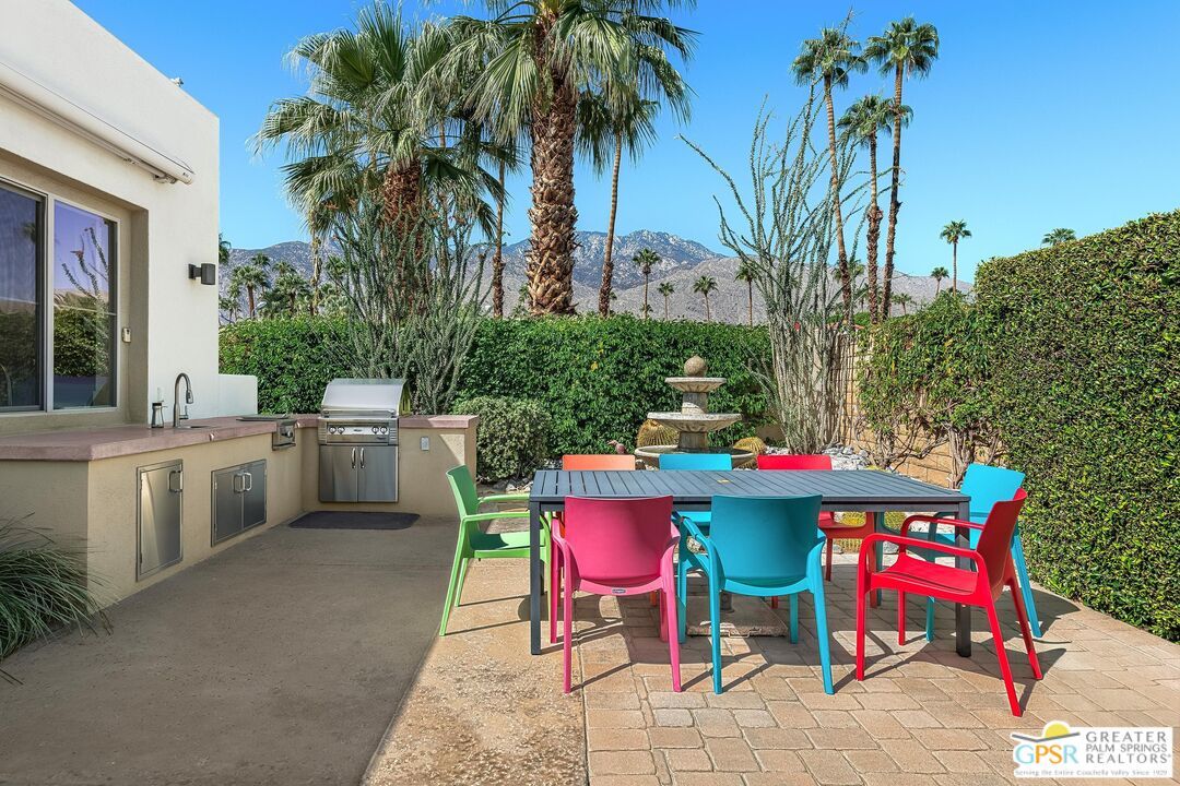 Exterior, Outdoor Kitchen