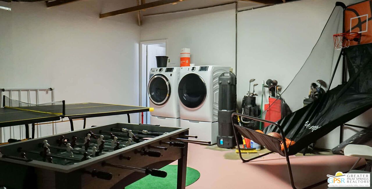 Game Room, Interior, Washer