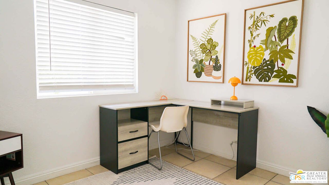 Home Office, Interior