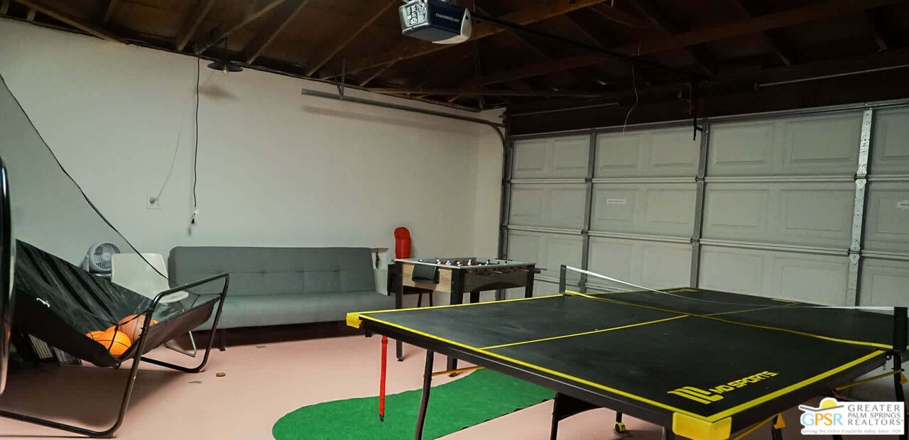 Game Room, Interior