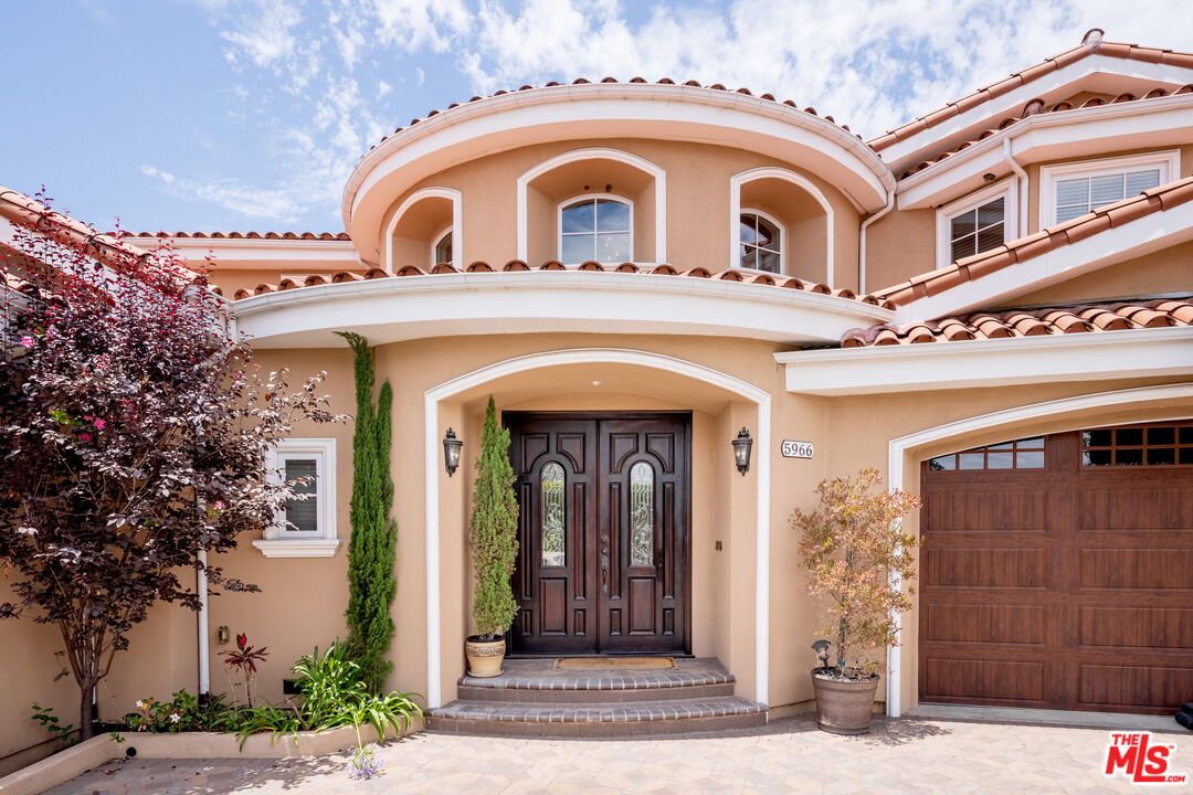 Attached, Exterior, Facade, Mediterranean