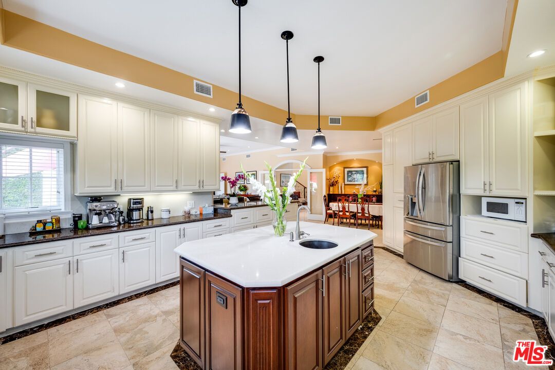 Interior, Kitchen, Pendant Lights, Recessed Lighting, Stainless Steel Appliances