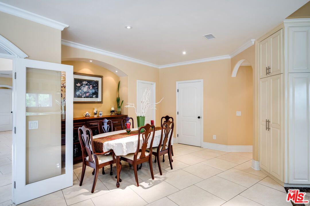 Dining room, Interior, Recessed Lighting