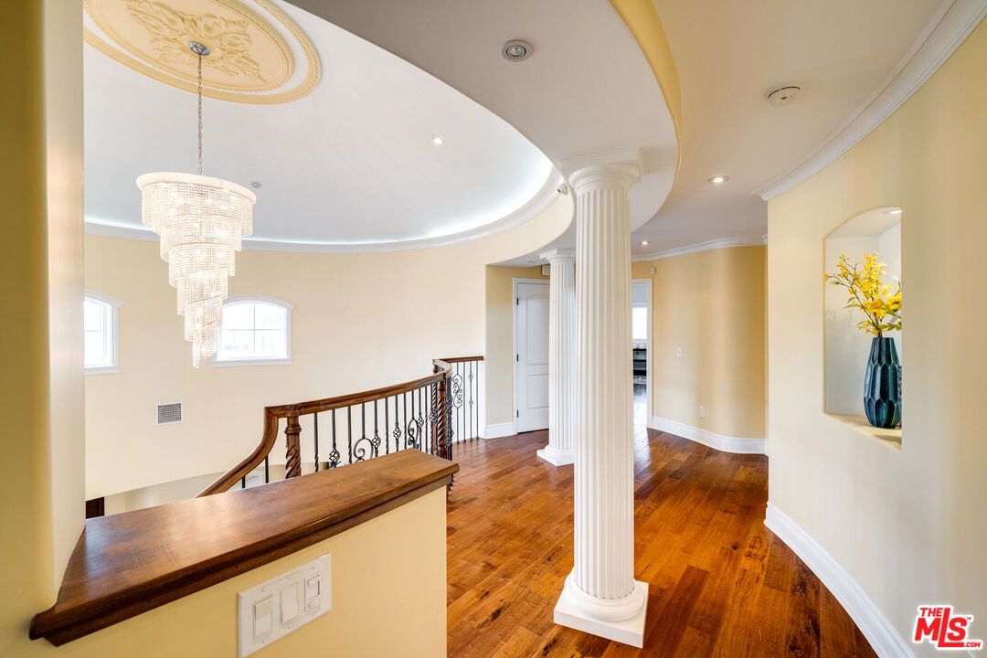 Chandelier, Interior, Recessed Lighting, Wood Texture Flooring