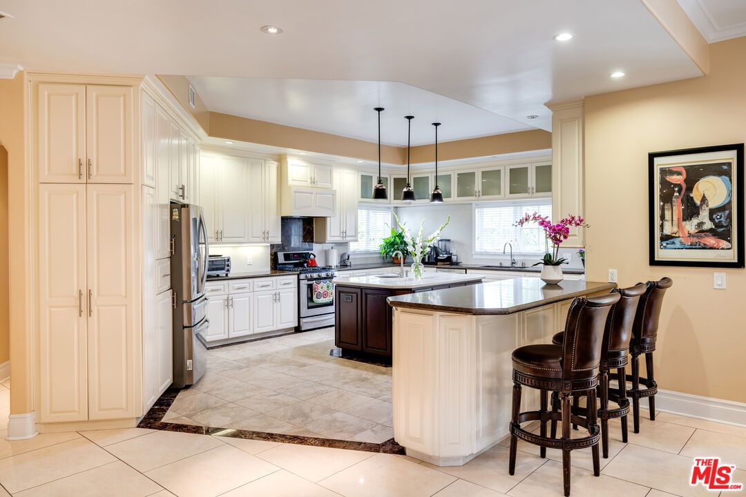 Interior, Kitchen, Pendant Lights, Recessed Lighting, Stainless Steel Appliances