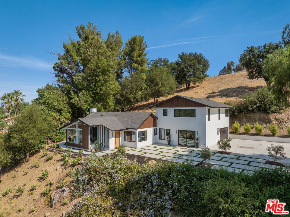 Backyard, Exterior, Facade, Farmhouse