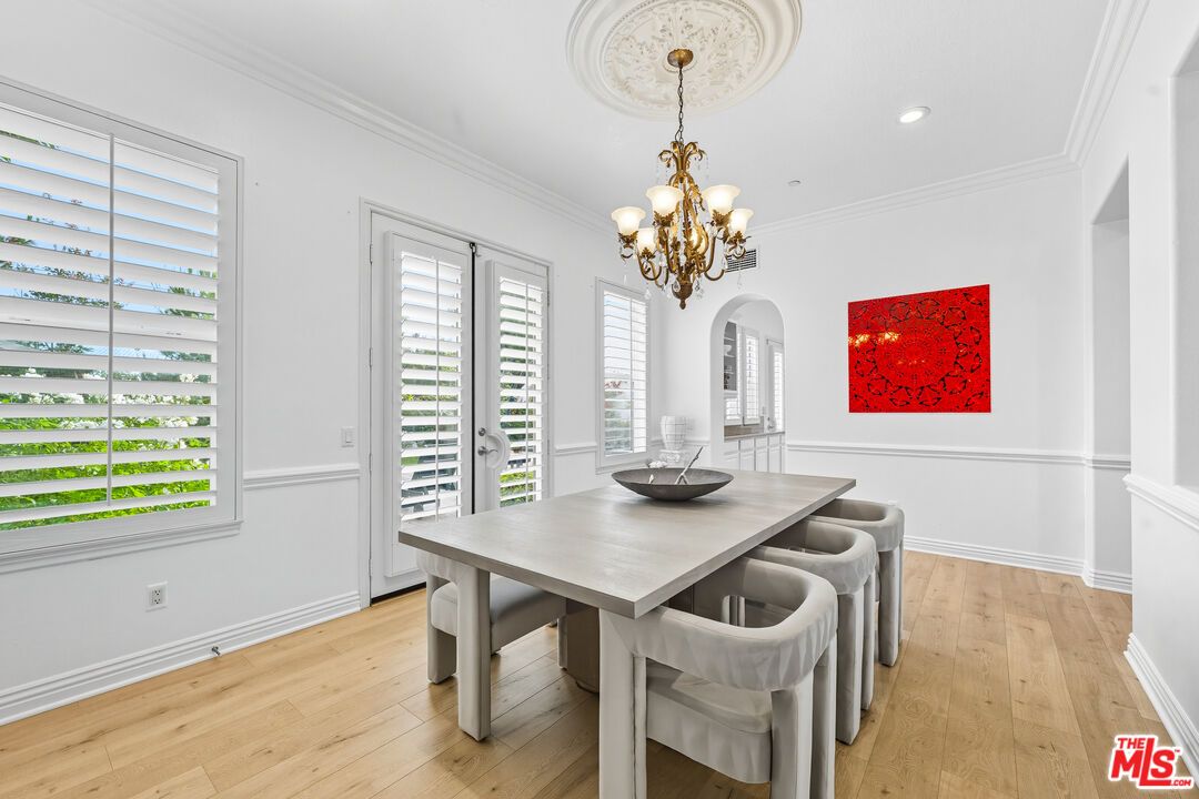 Chandelier, Dining room, Interior, Recessed Lighting, Wood Texture Flooring