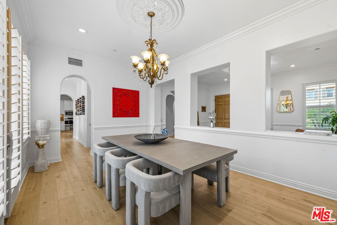 Chandelier, Dining room, Interior, Recessed Lighting, Wood Texture Flooring