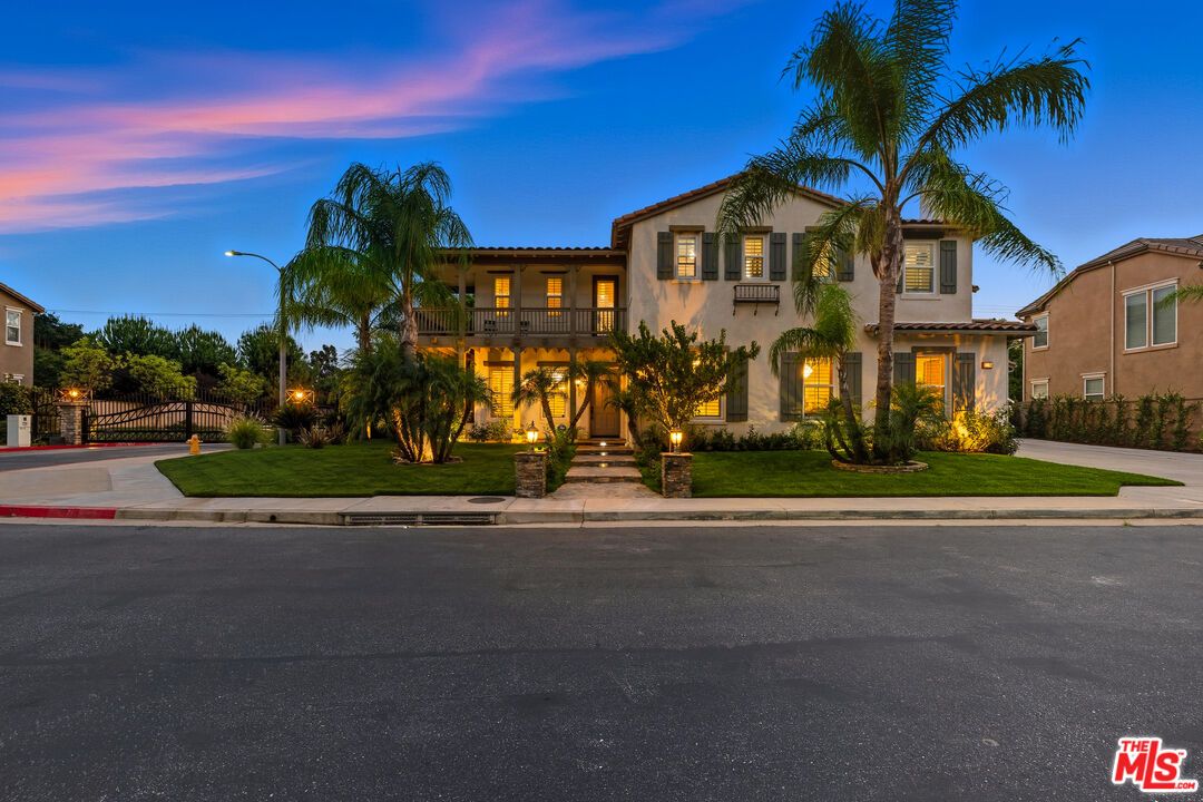 Exterior, Facade, Mediterranean