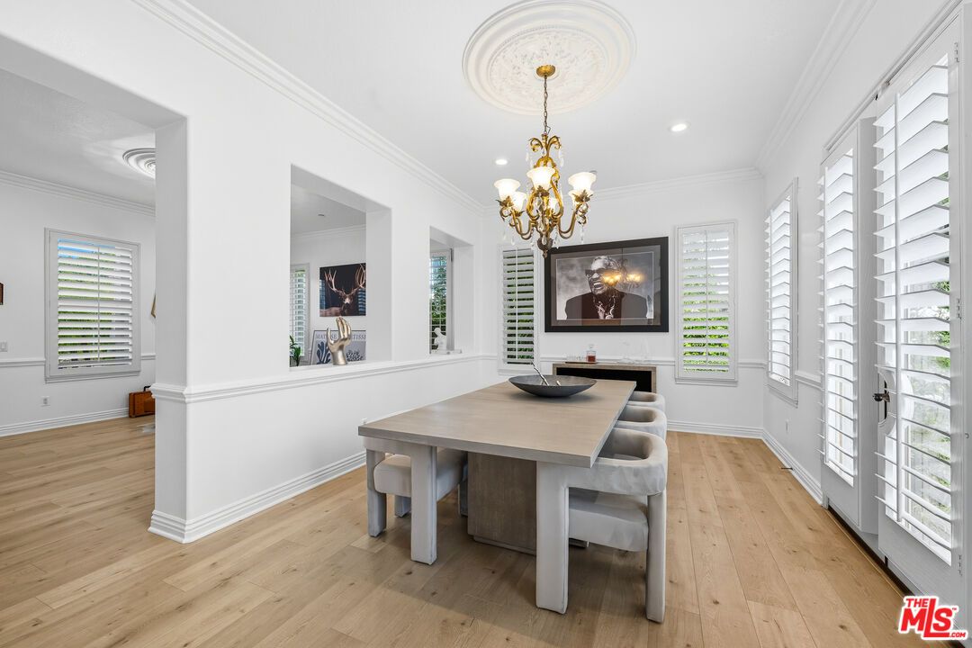 Chandelier, Dining room, Interior, Recessed Lighting, Wood Texture Flooring