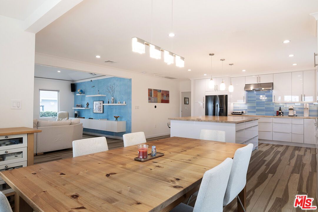 Dining room, Interior, Kitchen, Living room, Pendant Lights, Recessed Lighting, Stainless Steel Appliances, Wood Texture Flooring