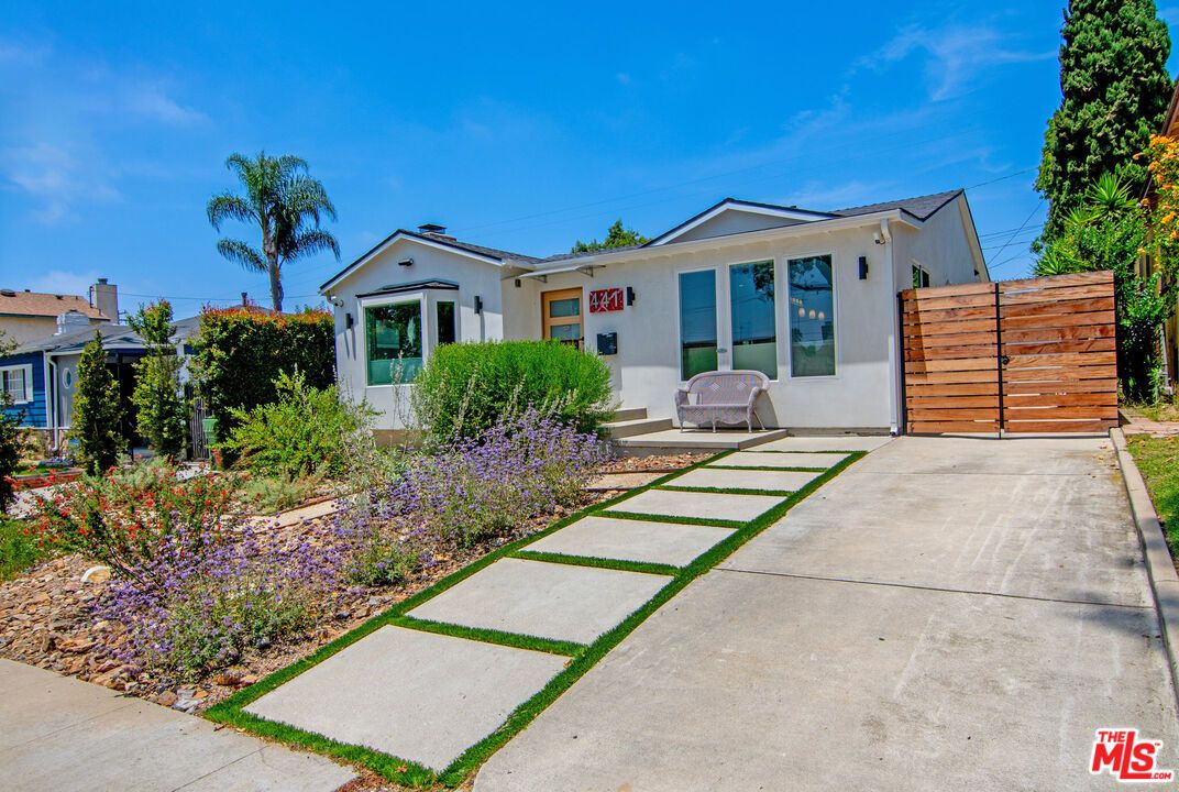 Exterior, Facade, Spanish Mediterranean