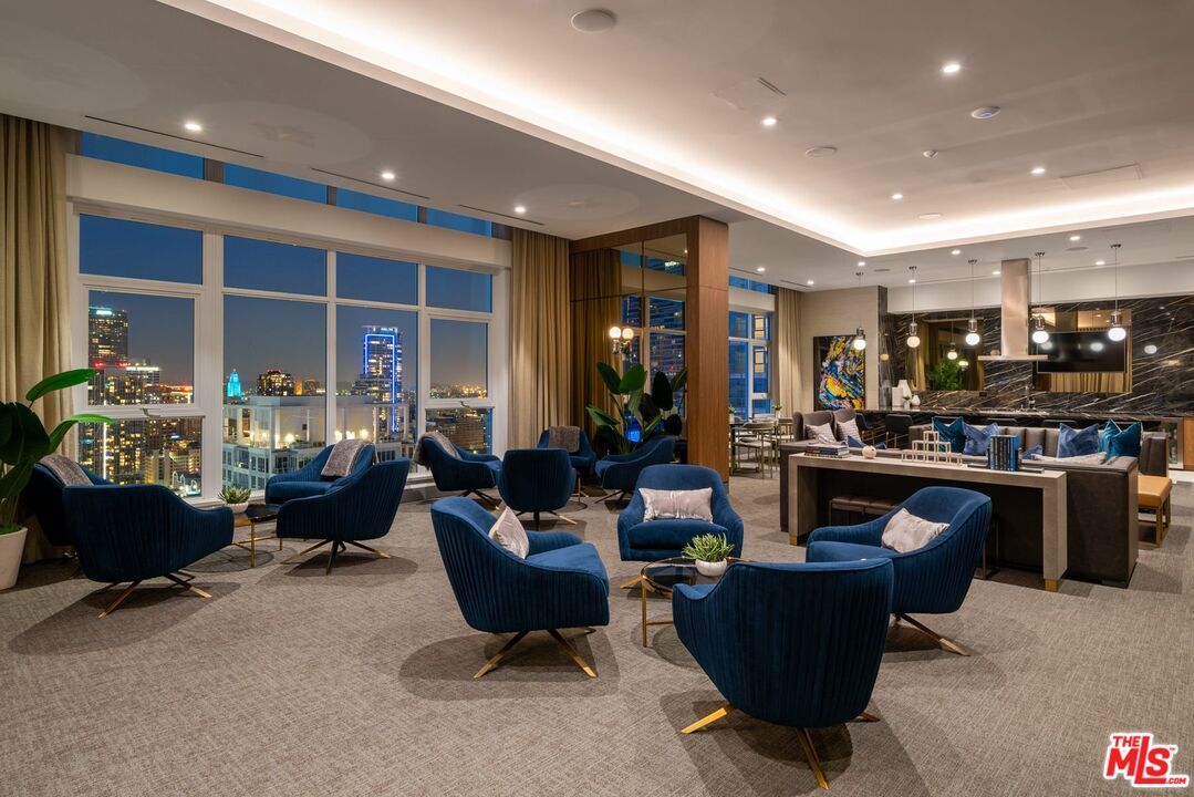 Interior, Living room, Pendant Lights, Recessed Lighting