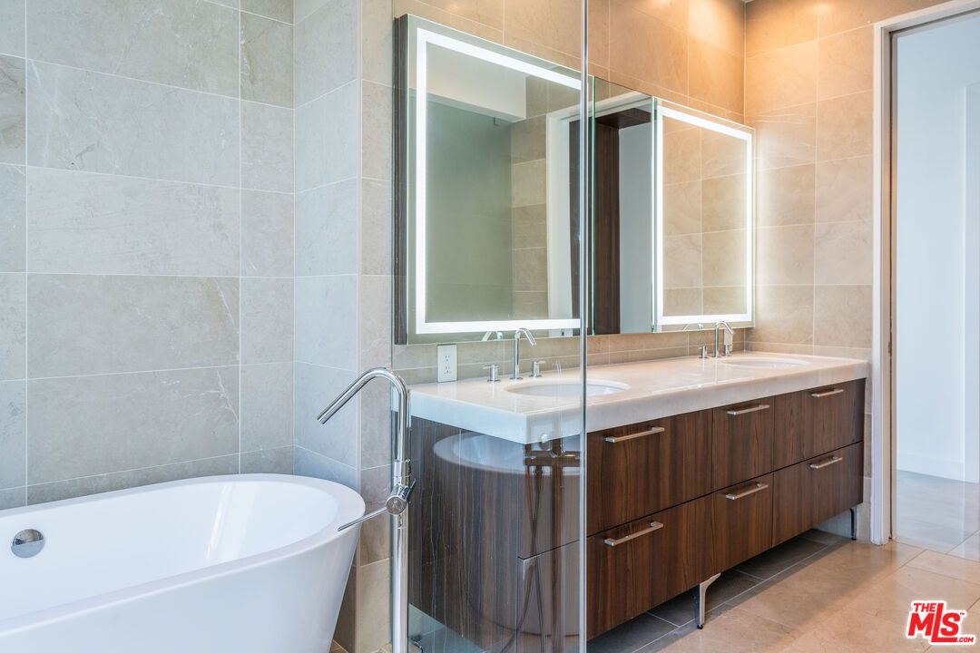 Bathroom, Dual Sink Vanities, Free Standing Baths, Interior