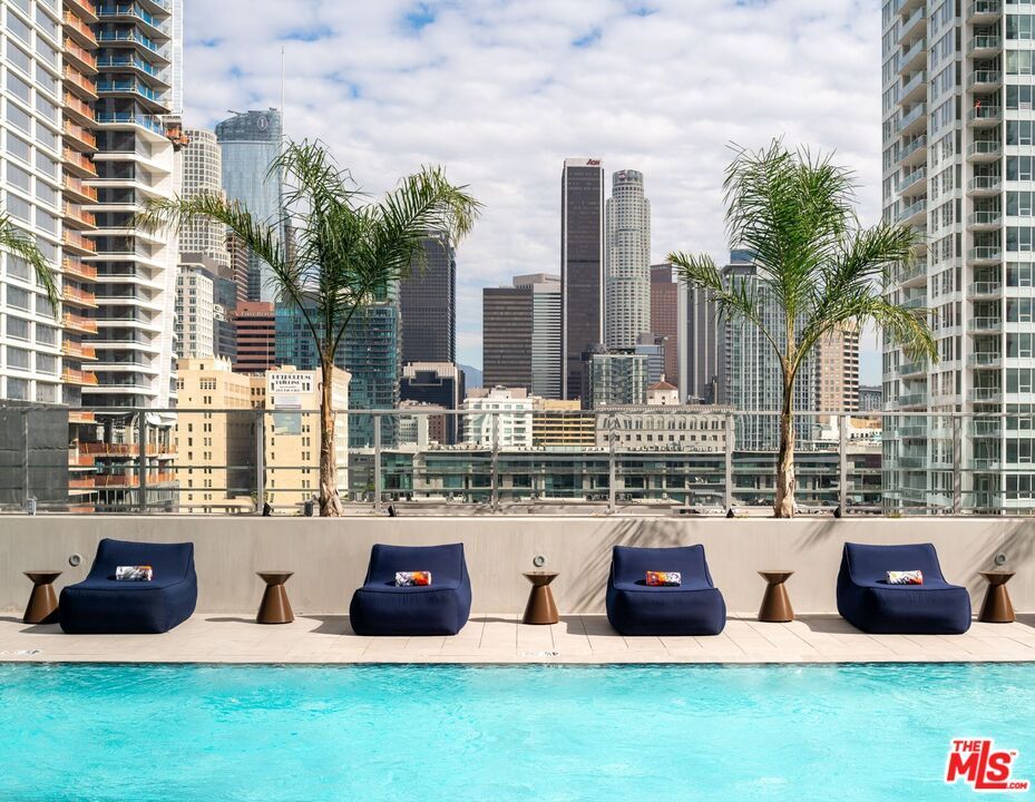 Exterior, Pool, Other, Skyline