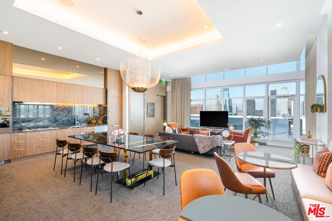 Dining room, Interior, Living room, Pendant Lights, Recessed Lighting