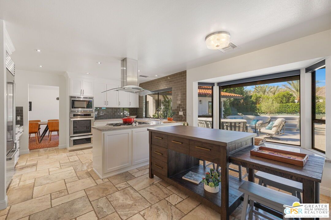 Dining room, Interior, Kitchen, Recessed Lighting, Stainless Steel Appliances