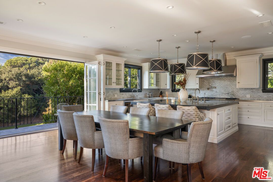 Dining room, Interior, Kitchen, Pendant Lights, Recessed Lighting, Wood Texture Flooring