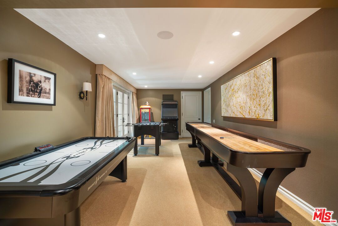 Game Room, Interior, Recessed Lighting
