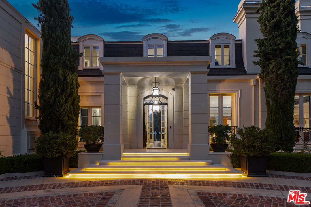 Exterior, Facade, French Provincial