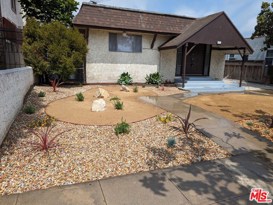 Backyard, Exterior, Facade, Ranch