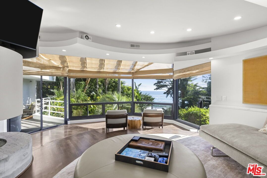 Interior, Living room, Recessed Lighting, Water, Wood Texture Flooring