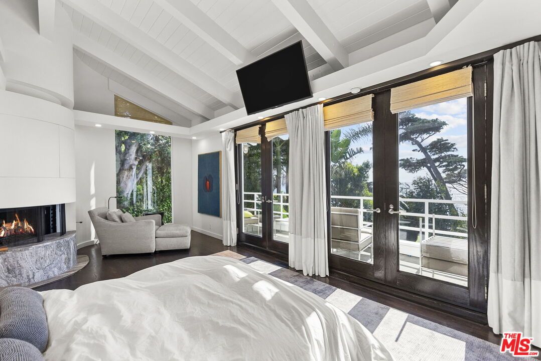 Bedroom, Fireplace, Interior, Recessed Lighting, Wood Texture Flooring