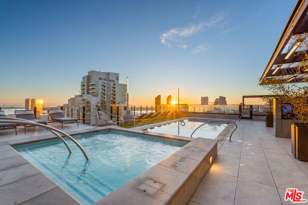 Exterior, Pool, Water