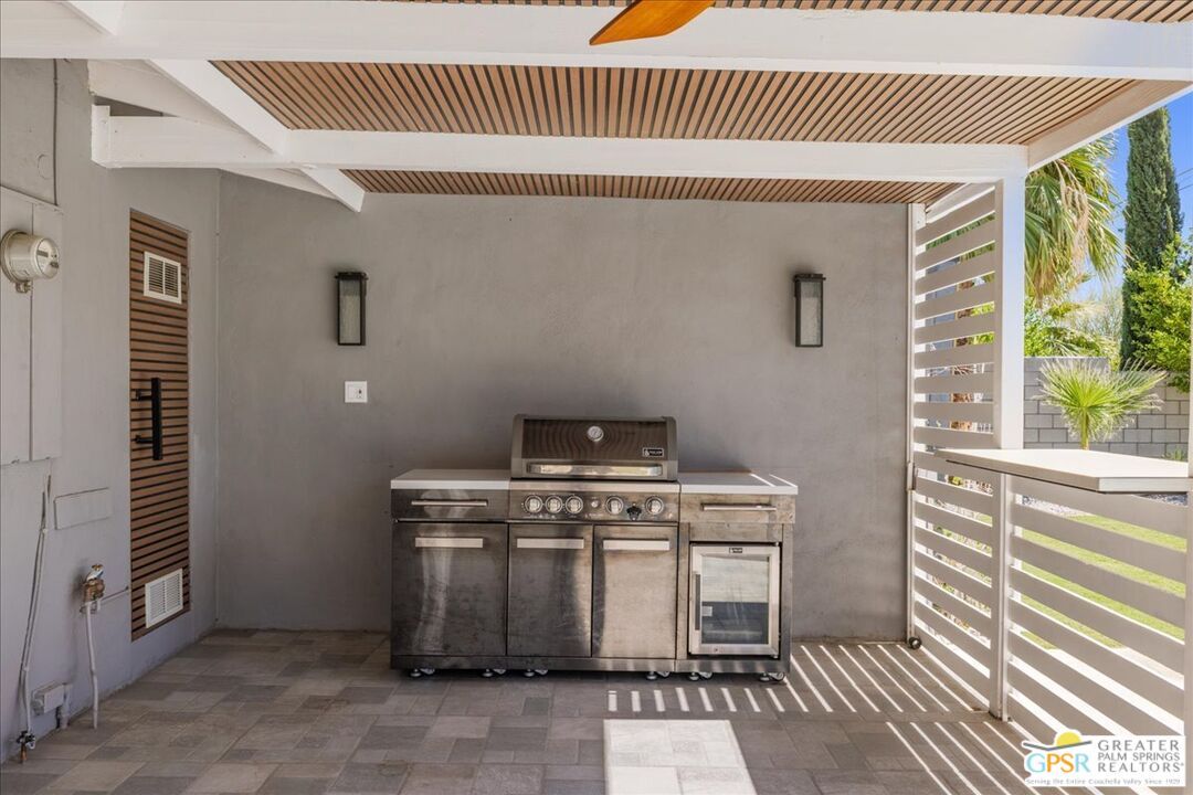 Exterior, Outdoor Kitchen