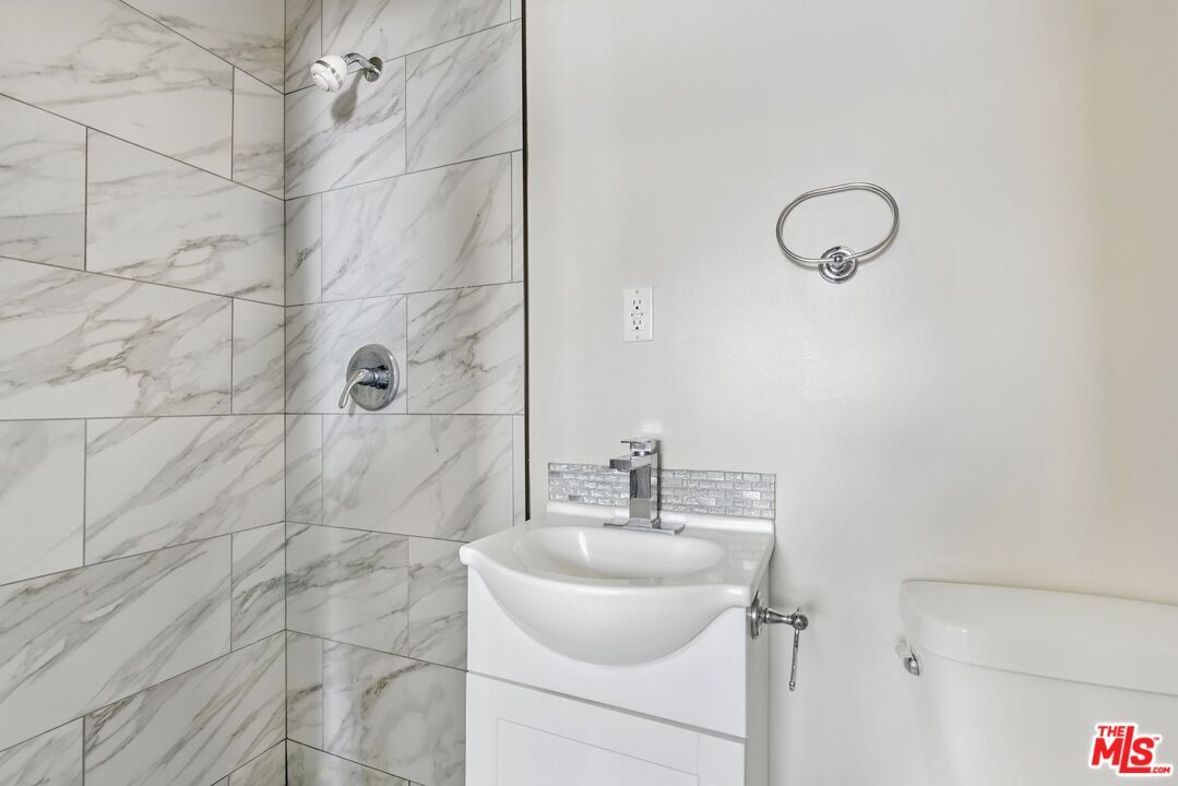 Bathroom, Interior, Marble Walls