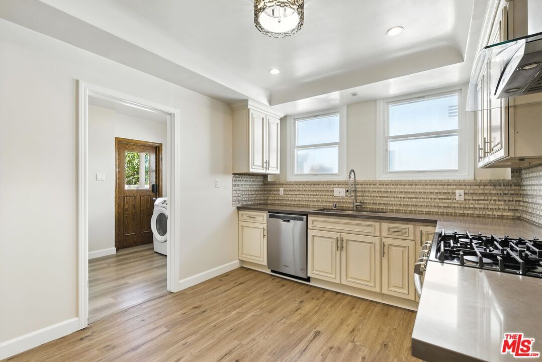 Interior, Kitchen, Recessed Lighting, Washer, Wood Texture Flooring