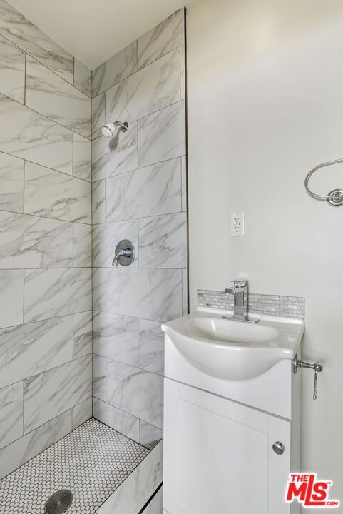 Bathroom, Interior, Marble Walls