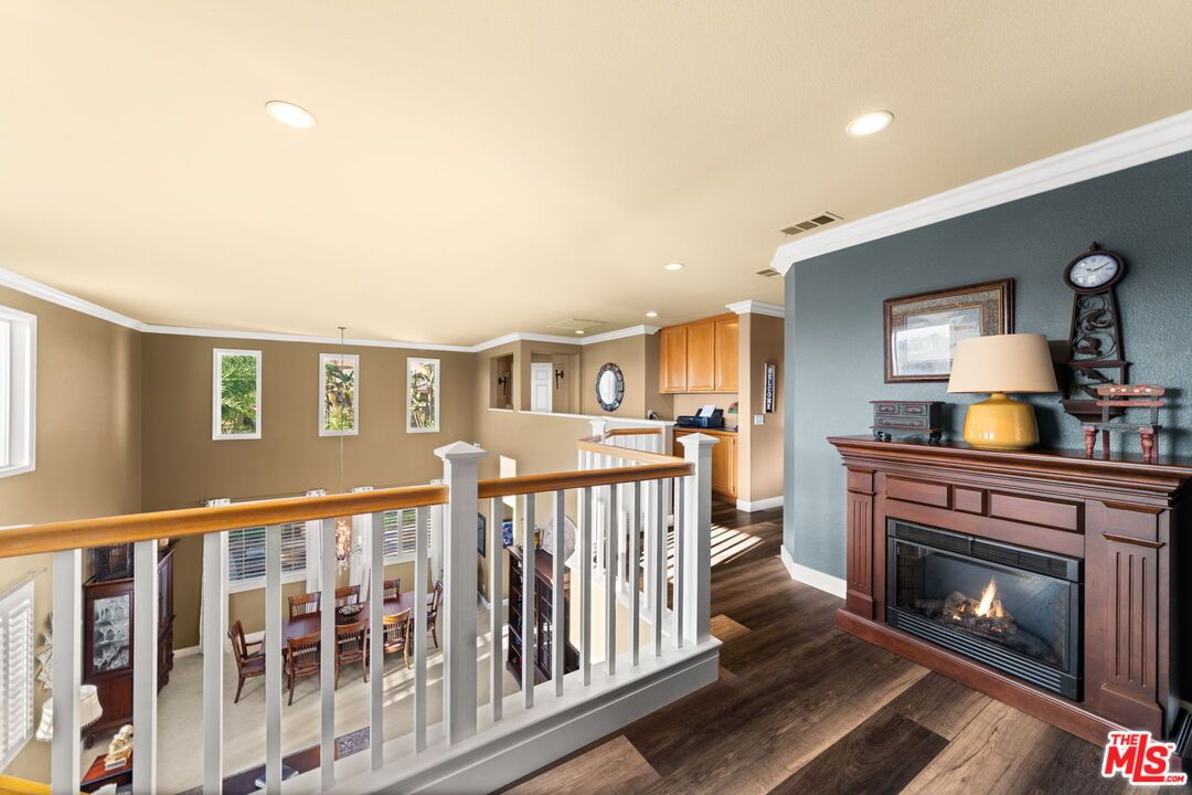 Fireplace, Interior, Kitchen, Recessed Lighting, Wood Texture Flooring