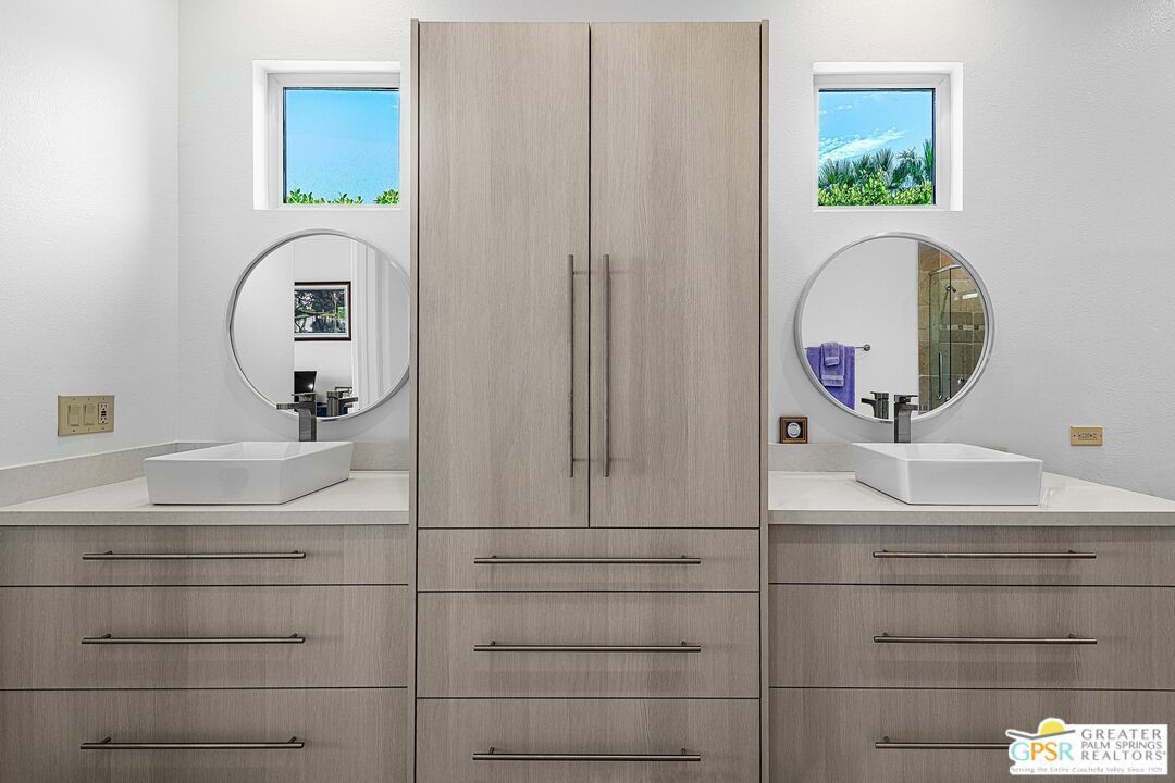 Bathroom, Dual Sink Vanities, Interior
