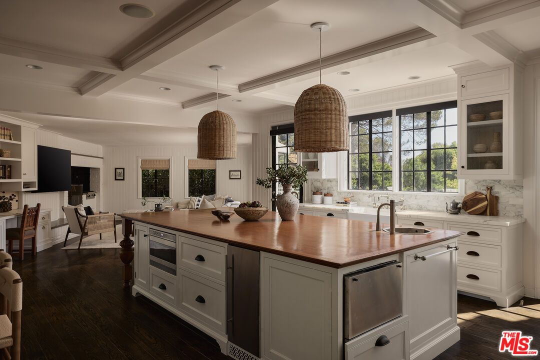 Interior, Kitchen, Living room, Pendant Lights, Recessed Lighting, Wood Texture Flooring