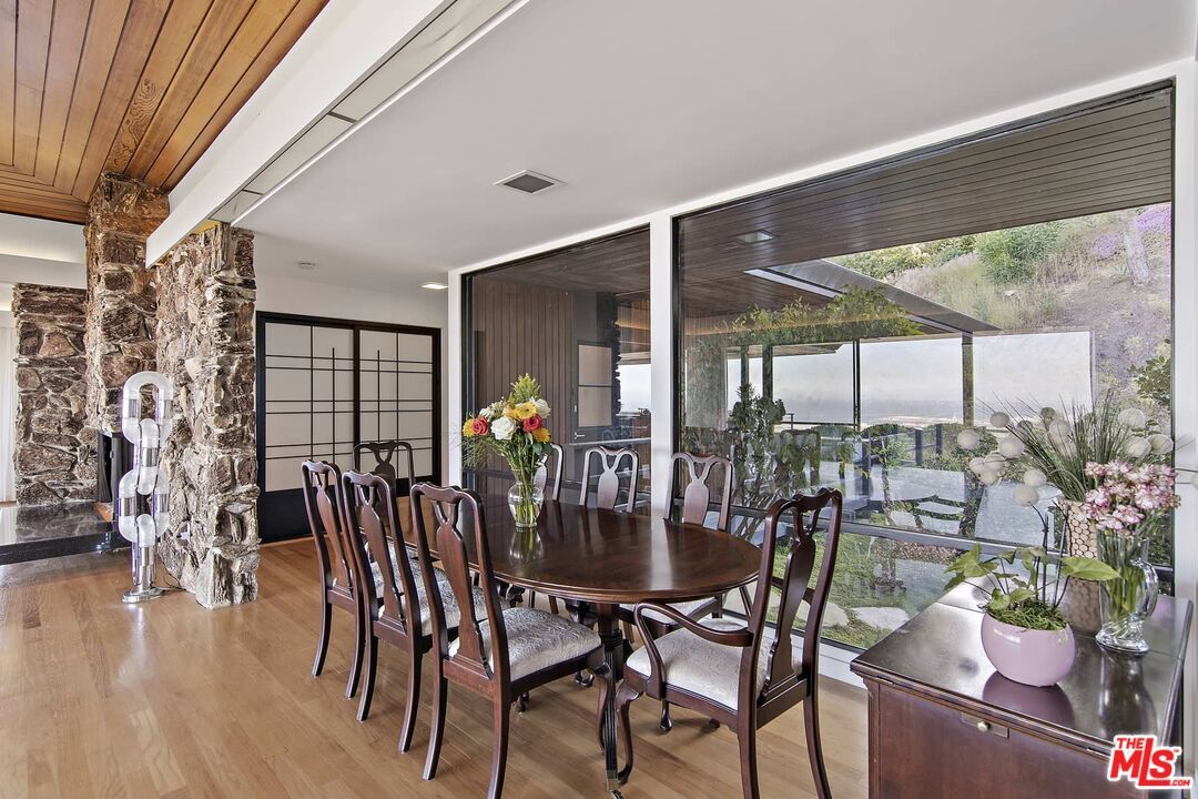 Dining room, Fireplace, Interior, Recessed Lighting, Wood Texture Flooring