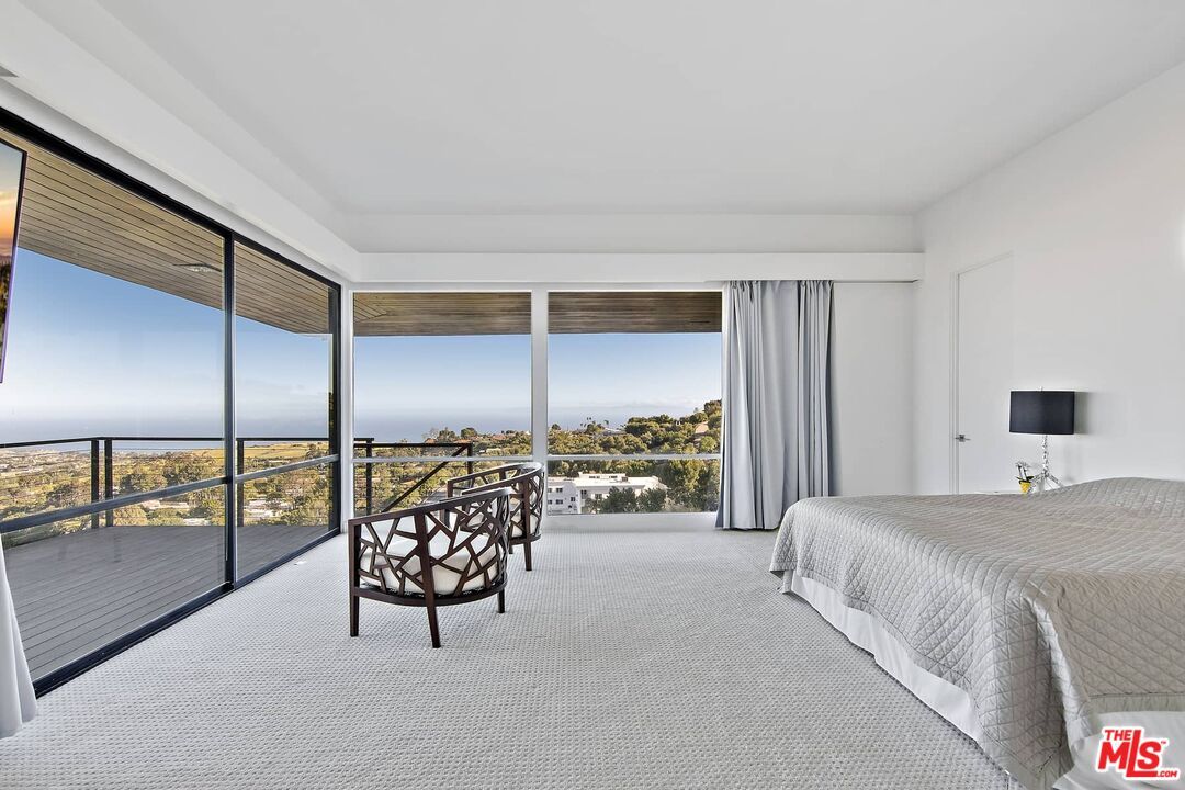 Bedroom, Interior, Water