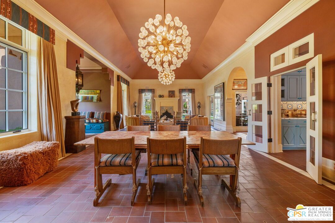 Chandelier, Dining room, Interior