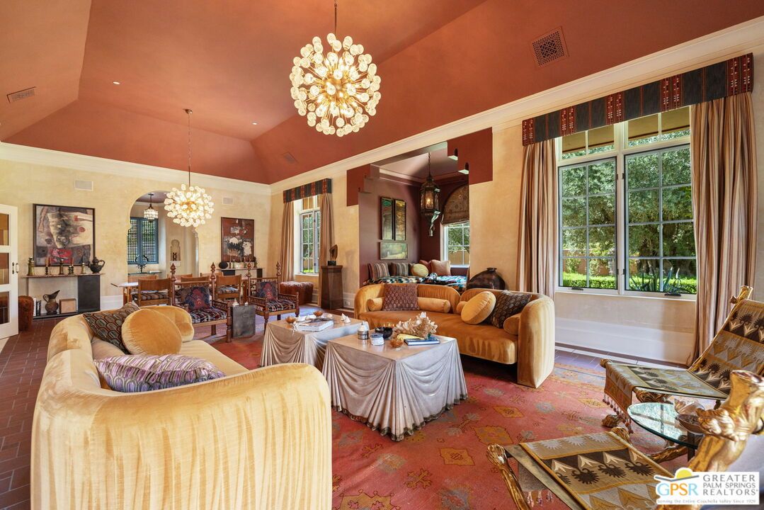 Chandelier, Dining room, Interior, Living room, Pendant Lights, Recessed Lighting