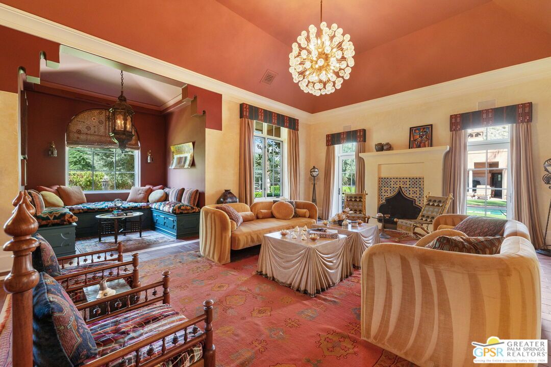 Chandelier, Interior, Living room, Pendant Lights