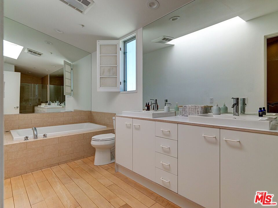 Bathroom, Interior, Recessed Lighting, Wood Texture Flooring